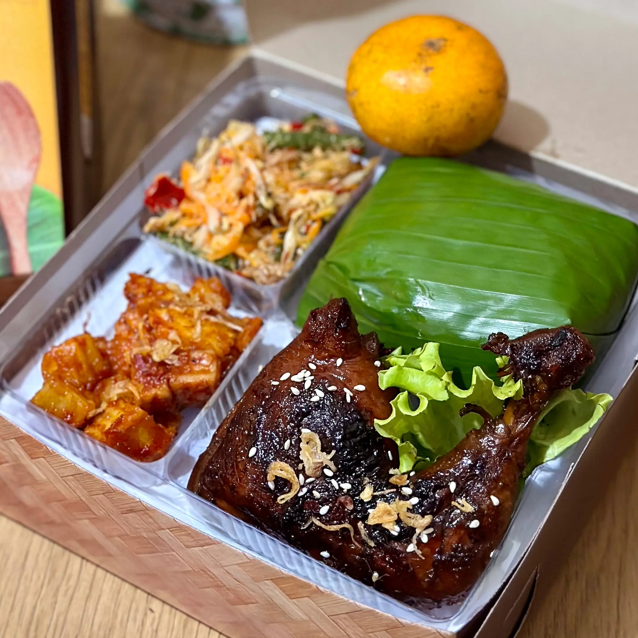 Paket Premium B – Nasi Timbel Ayam Goreng Sambel Goreng Kentang Catering Sibabah